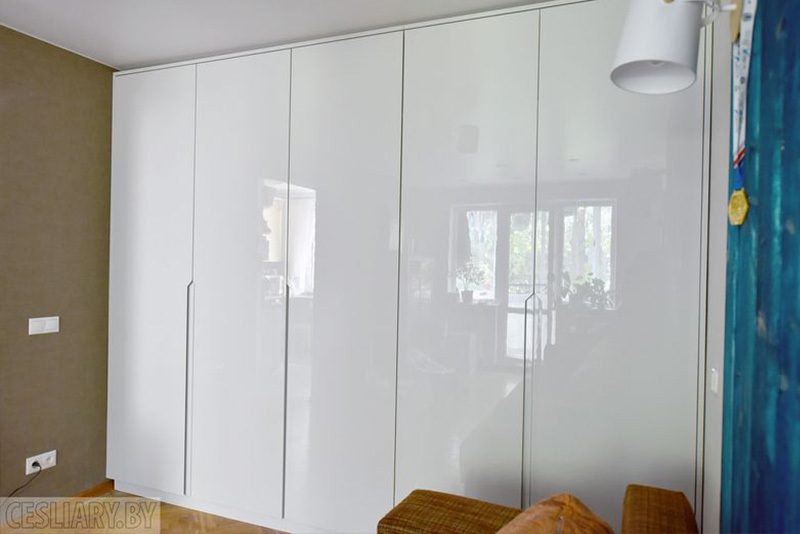 Шафа распашная на вул. Клумава